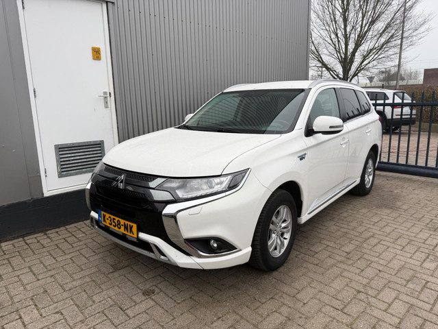 Mitsubishi Outlander 2.4 PHEV Pure / 1E EIGENAAR / APPLE CAR PLAY / TREKHAAK / ECC / CRUISE / NL-AUT