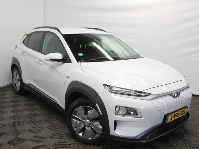 Hyundai Kona EV Fashion 64 kWh CLIMATE | ADAPCRUISE | CAMERA | CARPLAY | LMV17 | LED | DAB | HEAD-UP