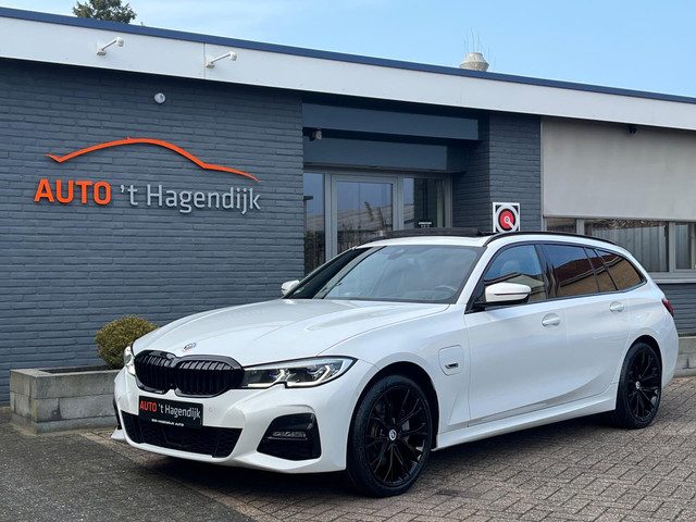 BMW 3 Serie touring 330e High Exe M-sport pano trekh laser