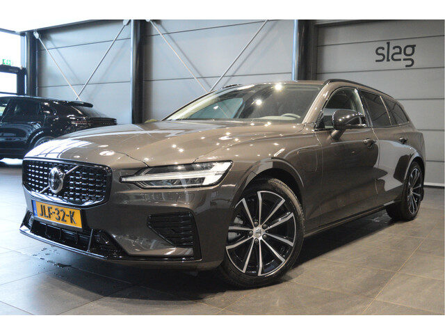 Volvo V60 2.0 T6 Plug-in hybrid AWD Plus Dark leer trekhaak 18 inch !!