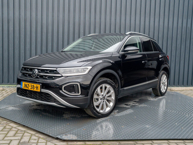 Volkswagen T-Roc 1.5 TSI Life Edition | IQ Light | Navi | Stoelverw. | Trekhaak afnb. |