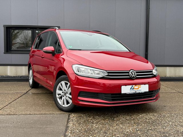 Volkswagen Touran 1.5 TSI DSG 150 pk Highline 5 persoons trekhaak LED
