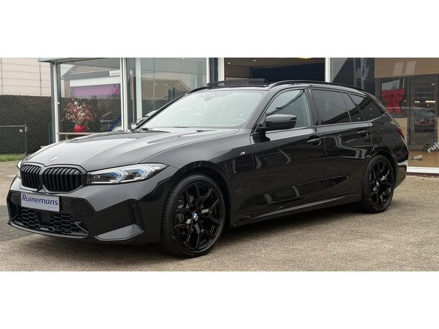 BMW 3 Serie touring 320i M-SPORT / PANO / LED / TREKHAAK / 19''/ SHADOW