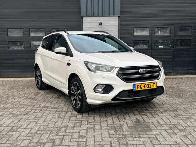 Ford Kuga 1.5 EcoBoost ST Line, NL Auto, Trekhaak, Aur Camera.