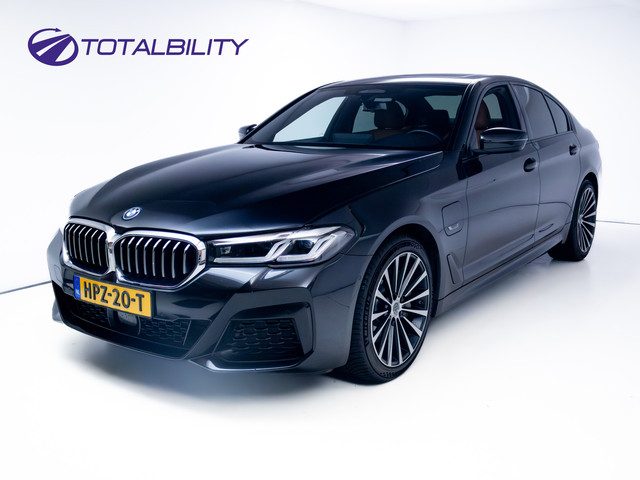 BMW 5 Serie 545e xDrive High Exec. M-sport Black Edition 394 PK automaat | Open Dak | Trekhaak elec.