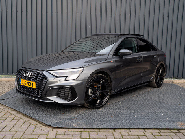 Audi A3 Limousine 35 TFSI S edition | S-Line | Matrix LED | Panodak | Stoelgeheugen | Camera |