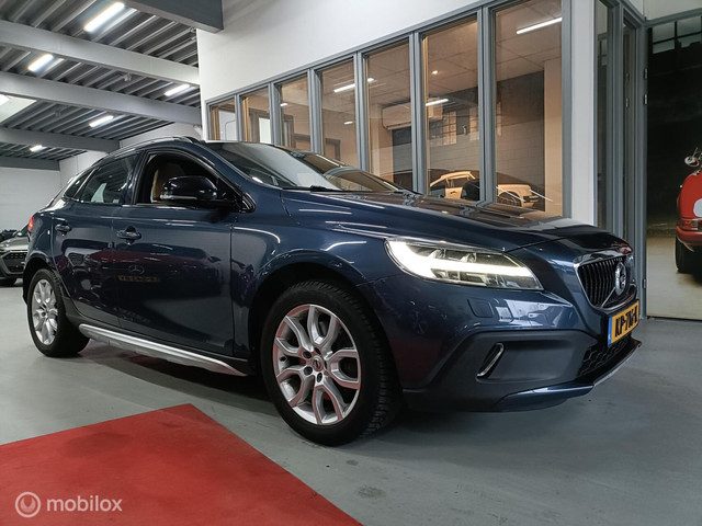 Volvo V40 Cross Country 2.0 D2 automaat SummumLEER XENON LED ZEER NETJES