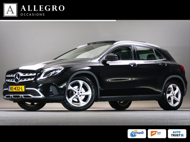 Mercedes-Benz GLA 180 Ambition (SCHUIF-/KANTELDAK, NAVIGATIESYSTEEM, CRUISE CONTROL, BLUETOOTH, BI-X