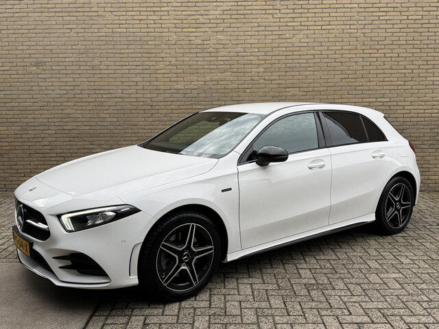 Mercedes-Benz A-Klasse 250e AMG-Line | Navigatie | Lane assist |
