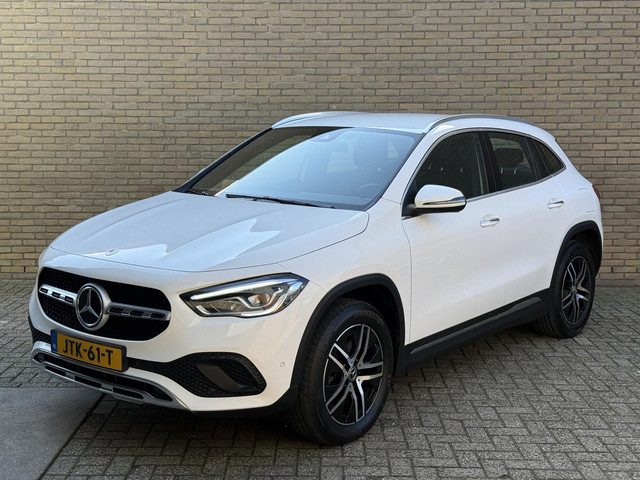 Mercedes-Benz GLA 250e | Navigatie | Trekhaak | Adaptieve cruise |