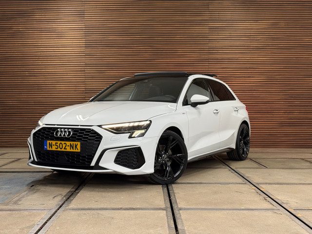 Audi A3 Sportback 35 TFSI S Black edition | S-Line | Pano | Camera | Matrix LED | RS-stoelen | Adapt