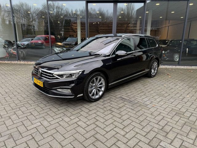 Volkswagen Passat Variant 1.5 TSI R-LINE,Vol Leer,LED,Schuifdak,Digi Displ.,Cam,Trekhk afn.,BLIS,