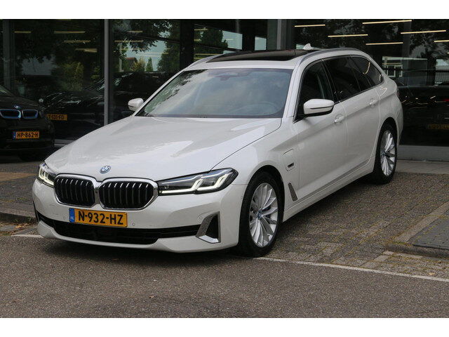 BMW 5 Serie touring 530e xDrive PANO-DAK TREKHAAK NL-AUTO NAP!