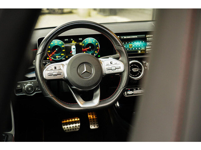Mercedes-Benz A-Klasse A180 AMG NIGHT SFEER/PANO/AGILITY/CAMERA/HALFLEDER/CRUISE/NAP