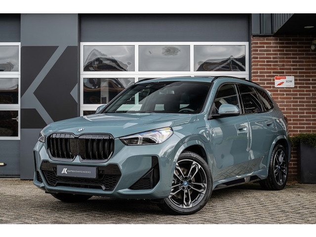 BMW X1 25e xDrive M Sport | Panorama | Shadow | Camera | Elek. Trekhaak | Adap. led | Stoelverwarmin
