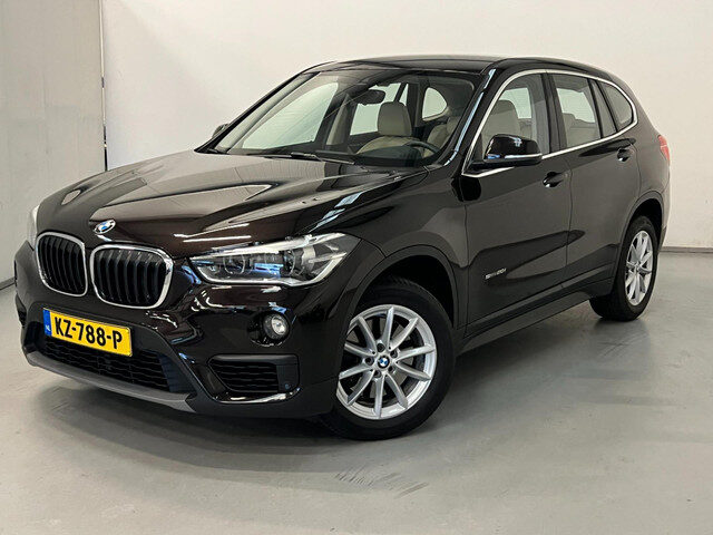 BMW X1 SDrive20i High Exe / NL-auto / Leder / Headup / Keyless