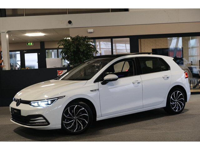 Volkswagen Golf 8 1.5 TSI 150PK Style Pano Navi IQ light Led Virtual ACC