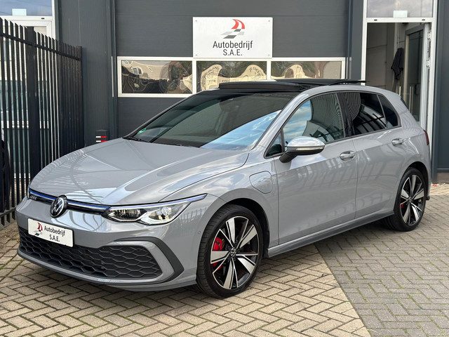 Volkswagen Golf 1.4 eHybrid GTE 245 pk IQ LIGHT HUD PANO SFEER CARPLAY