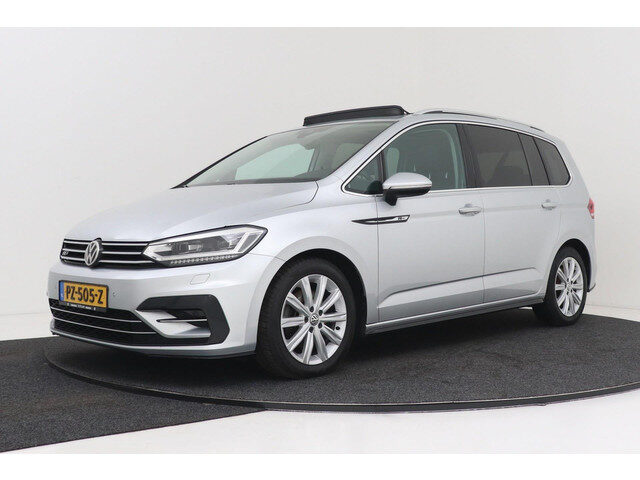 Volkswagen Touran 1.8 TSI Highline Business R-Line 7p | Trekhaak | Panoramadak | 180 PK | Dealer Ond