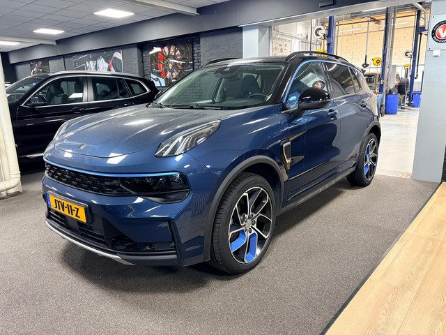 Lynk&Co 01 1.5 / panorama-dak / 360 camera / Infinity audio / navigatie