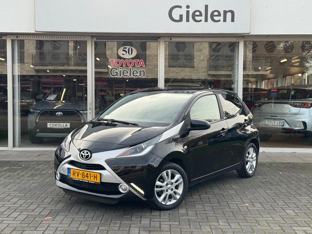 Toyota Aygo 1.0 VVT-i X-Joy | Eerste eigenaar, Lichtmetalen velgen, Climate control, Privacy glass,
