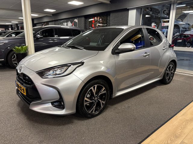 Toyota Yaris 1.5 Hybrid 115 First Edition / stoel en stuur verwarming/ camera / carplay /