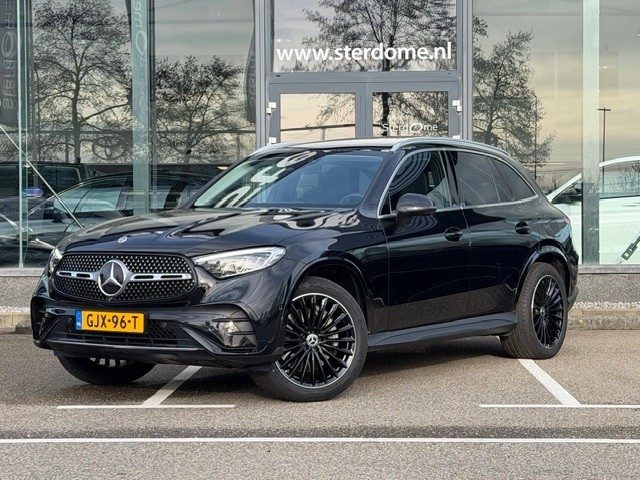 Mercedes-Benz GLC 300e 4MATIC AMG I Airmatic l Gestuurde achteras l Panoramadak l Burmester l Distro