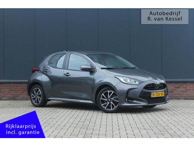Toyota Yaris 1.5 Hybrid Dynamic I Navigatie I Allseason banden I NL-auto