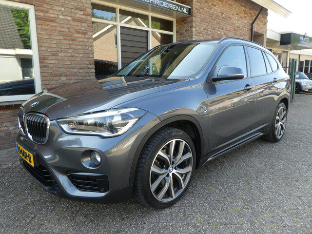 BMW X1 XDrive20i M Sport Automaat / Panoramdak / Head Up