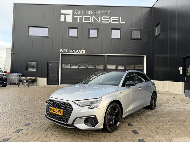 Audi A3 Sportback 40 TFSI e Black Edition / Trekhaak / 204 PK / LED / Carplay / Lichtmetaal