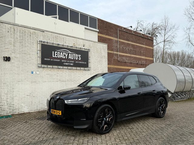 BMW iX XDrive50 High Executive 112 kWh -ZEER LAGE KM - PANO - HARMAN KARDON - H/U DISPLAY - VOL OPTI
