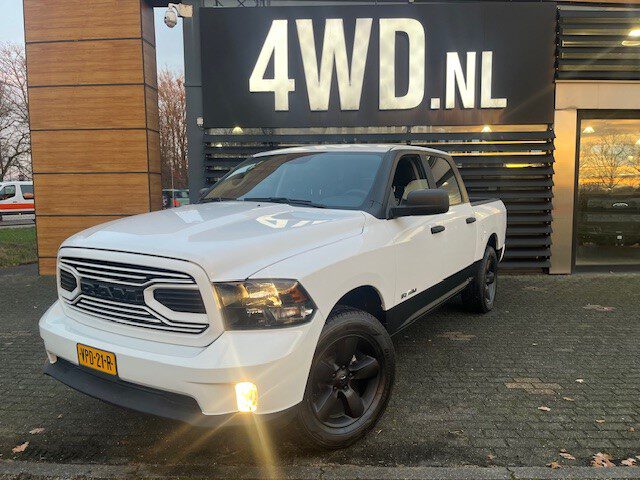 Dodge Ram 1500 5.7 V8 4x4 Crew Cab 6 PERS CLASSIC/ NAP 297 KM / SHOWROOM DEMO AUTO € 51.900 EXCL