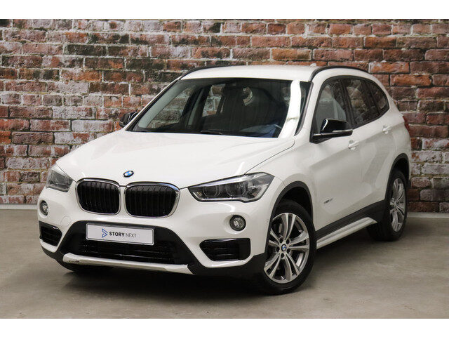 BMW X1 sDrive20i Executive Sport Line Automaat