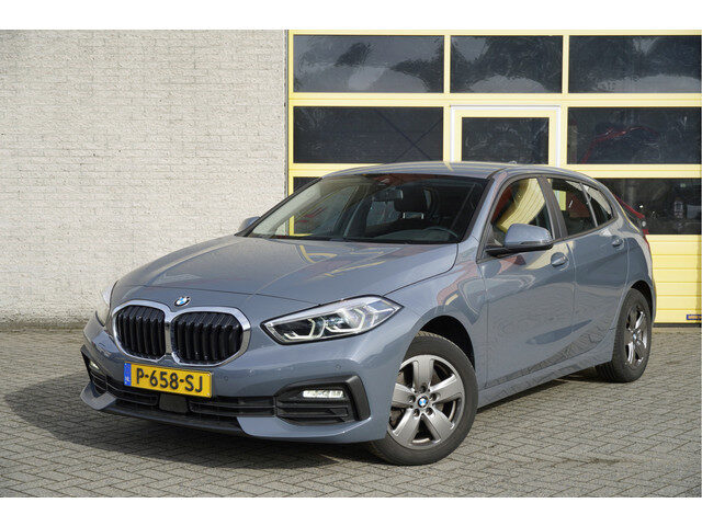 BMW 1 Serie 118i Automaat! Business Edition BJ2022 Lmv 16" | Led V+A | Pdc | Navi | Virtual cockpit