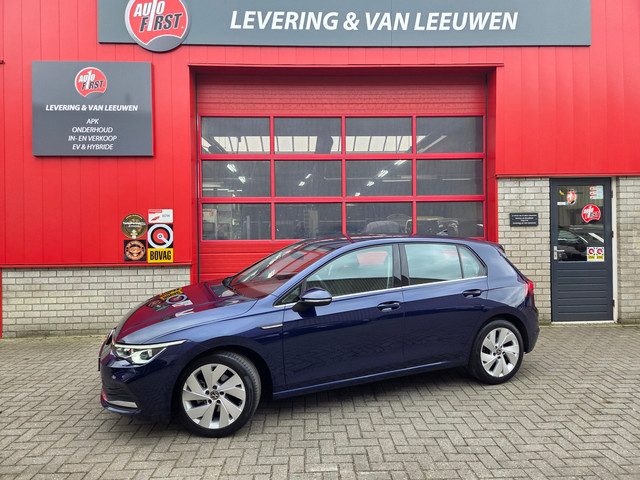 Volkswagen Golf 1.5 eTSI Style Automaat/ Parkeersensoren V + A/ Android auto- Apple Carplay/ LM velg