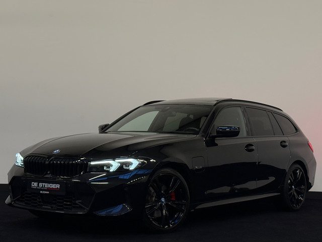 BMW 3 Serie touring 330e xDrive M Sport Pano Leder Memory Headup Facelift