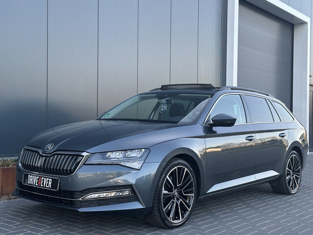 Škoda Superb Combi 1.4 TSI iV Sp. Bns TREKHAAK PANO NAVI CR CONTROL ECC PDC