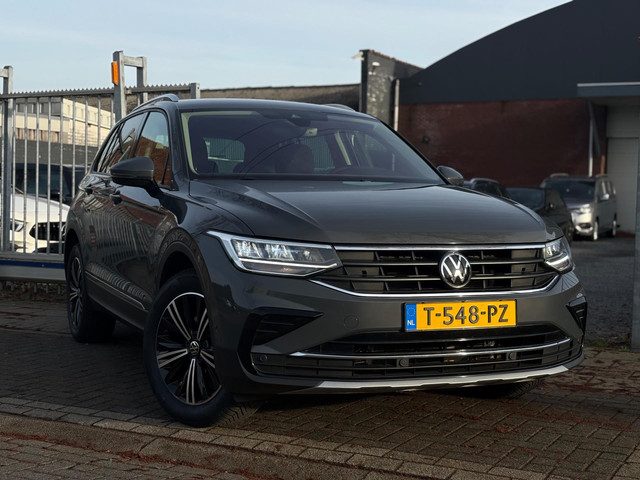 Volkswagen Tiguan 1.5 TSI Active | 18” LMV | LED | ACC | Stoelverwarming |