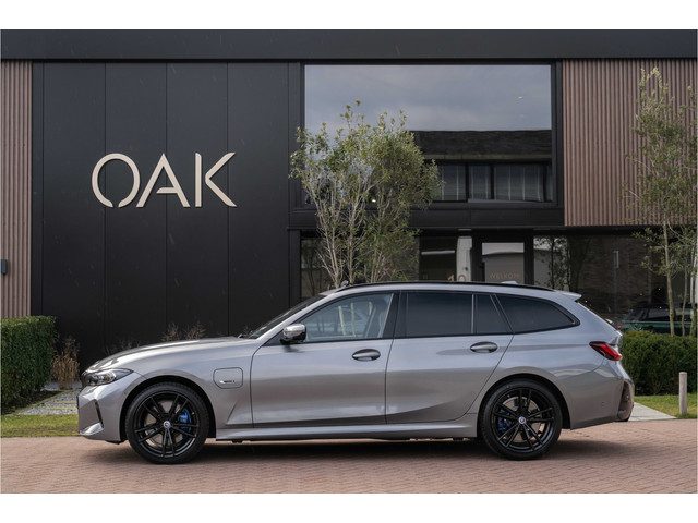 BMW 3 Serie touring 330e xDrive | M-Sport | Live Cockpit | Panorama | Leder | Memory | ACC | Head-Up