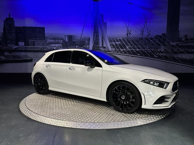 Mercedes-Benz A-Klasse 180 Premium Plus AMG *Pano*Sfeer*Camera*Appconnect*