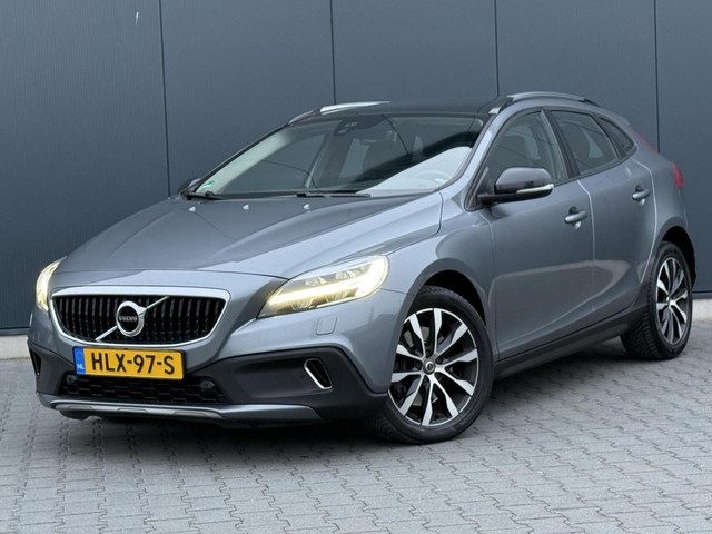 Volvo V40 Cross Country 2.0 D2 Nordic+ Full Led - Pano - Leder - Automaat - Keurig Onderhouden