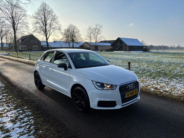 Audi A1 Sportback 1.0 TFSI | S-line | Navigatie | Stoelverwarming |