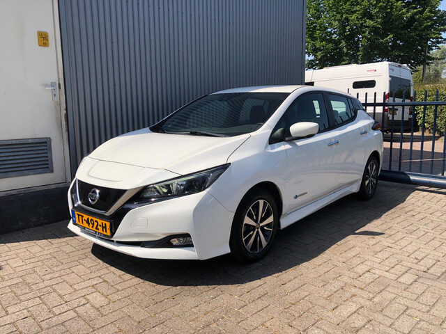 Nissan Leaf Acenta 40 kWh / NAVIGATIE / CAMERA / LMV / PDC / NL-AUTO / ECC