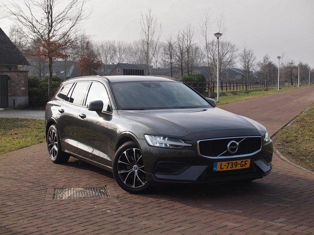Volvo V60 2.0 B3 Momentum Advantage