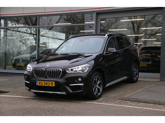 BMW X1 SDrive20i Orange Edition II TREKHAAK NL-AUTO NAP!
