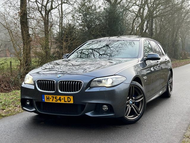 BMW 5 Serie touring 530xd High Executive | M-Pakket + Pano + Camera + Trekhaak Nu € 14.975,-!!!