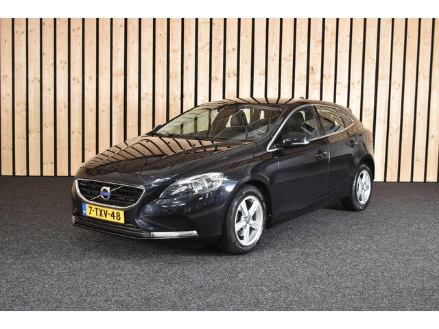 Volvo V40 1.6 T4 Summum Automaat Trekhaak Leer Navi Clima Cruise LED Nwe APK