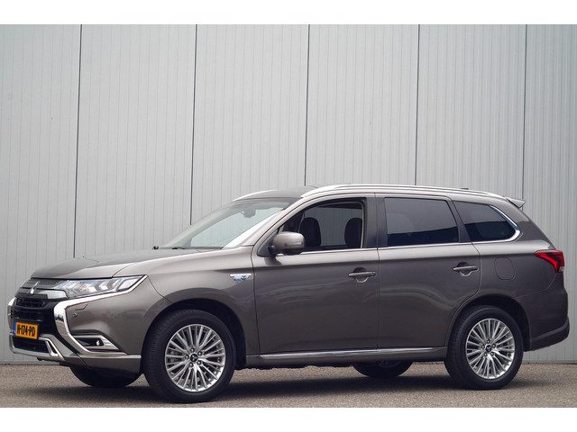 Mitsubishi Outlander 2.4 PHEV Intense+ / 1e Eigenaar / 11dkm NAP / Schuifdak / Dealer onderhouden /