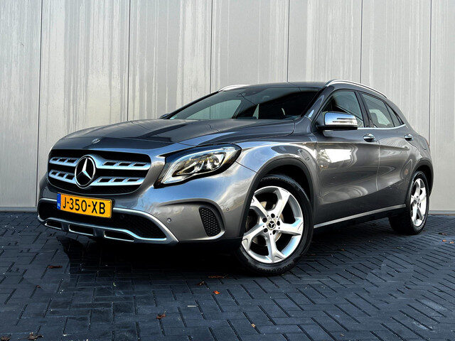 Mercedes-Benz GLA 180 Ambition Navi_Carplay_Camera_Trekh_Clima_Cruise