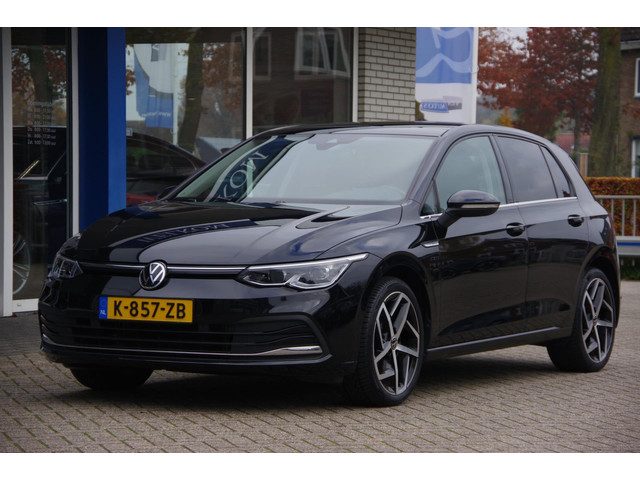 Volkswagen Golf 1.5 TSI IQ.Light Panoramadak Trekhaak Camera Stoelverwarming